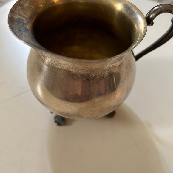 VINTAGE SHERIDAN SILVER PLATED CREAMER - Picture 2 of 2